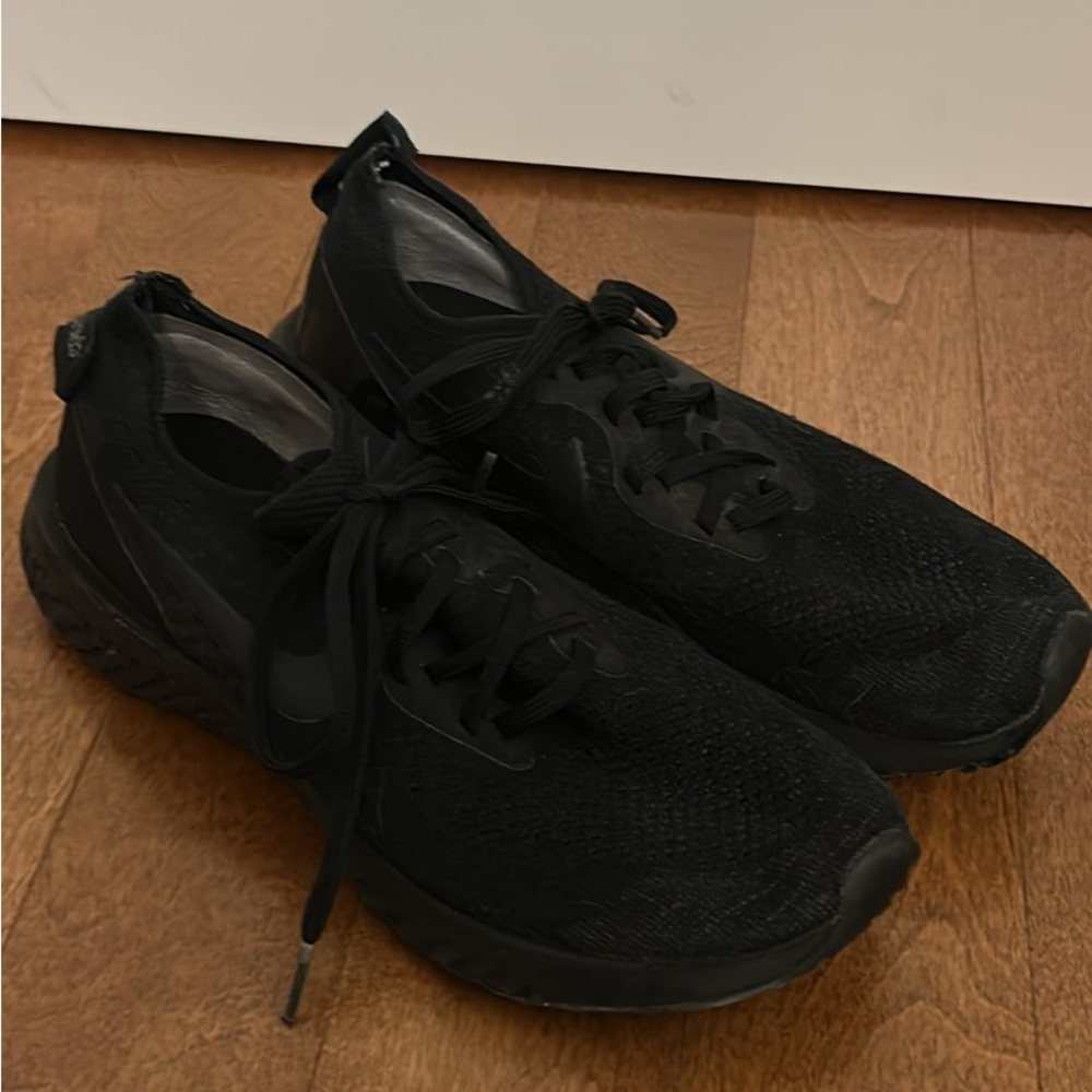 Nike Men's Black Athletic Sneakers